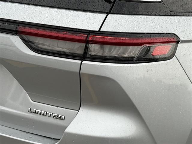 Photo of 2024 Silver Zynith Jeep Grand Cherokee