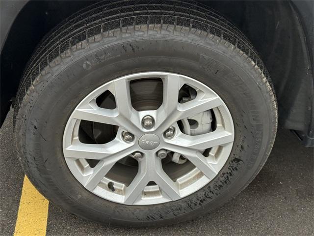 Photo of 2024 Silver Zynith Jeep Grand Cherokee