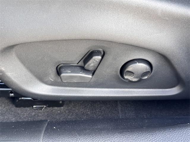 Photo of 2025 Bright White Clearcoat Jeep Compass