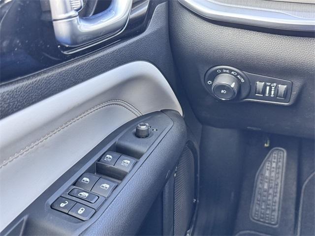 Photo of 2025 Bright White Clearcoat Jeep Compass