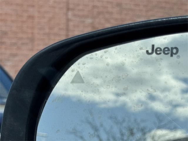 Photo of 2025 Bright White Clearcoat Jeep Compass