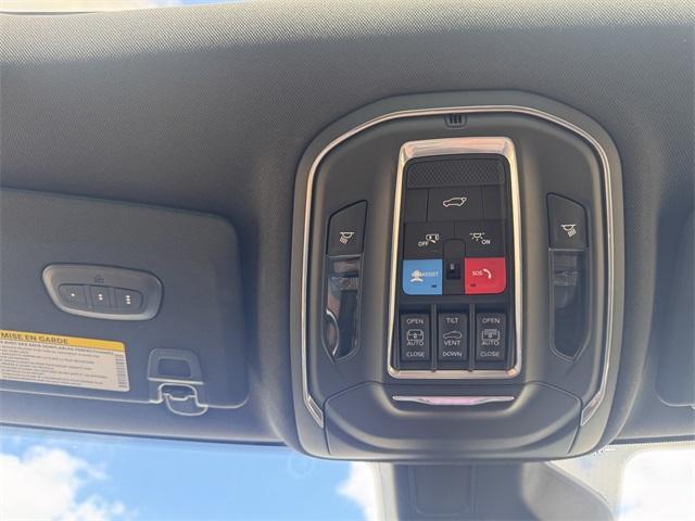 Photo of 2025 Silver Zynith Jeep Grand Cherokee