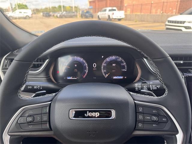 Photo of 2025 Silver Zynith Jeep Grand Cherokee