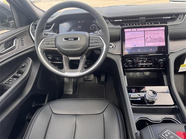 Photo of 2025 Silver Zynith Jeep Grand Cherokee