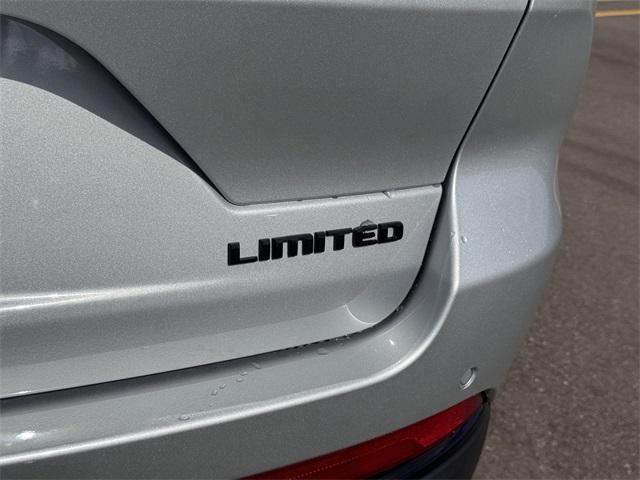 Photo of 2025 Silver Zynith Jeep Grand Cherokee