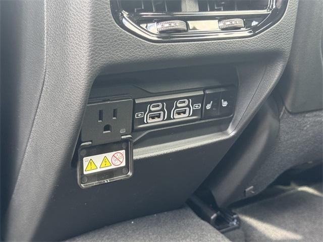 Photo of 2025 Silver Zynith Jeep Grand Cherokee