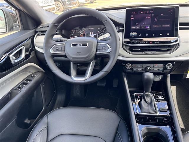 Photo of 2025 Bright White Clearcoat Jeep Compass
