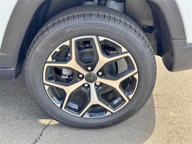 Photo of 2025 Bright White Clearcoat Jeep Compass