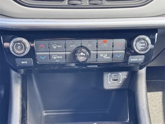 Photo of 2025 Bright White Clearcoat Jeep Compass