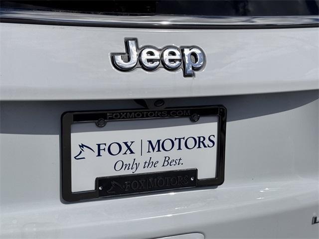 Photo of 2025 Bright White Clearcoat Jeep Compass