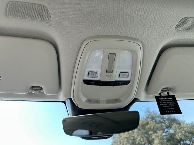 Photo of 2025 Onyx Black Volvo XC60