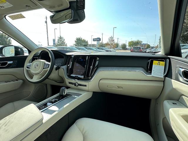 Photo of 2025 Onyx Black Volvo XC60