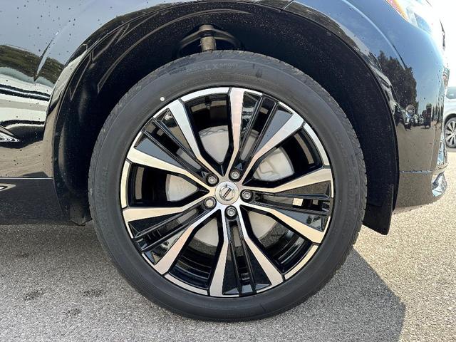 Photo of 2025 Onyx Black Volvo XC60