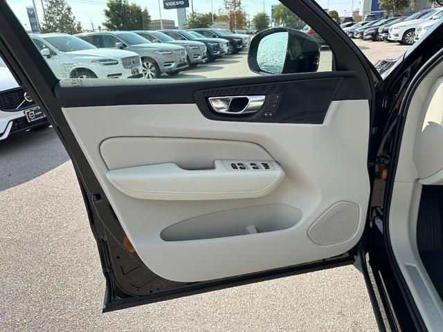 Photo of 2025 Onyx Black Volvo XC60