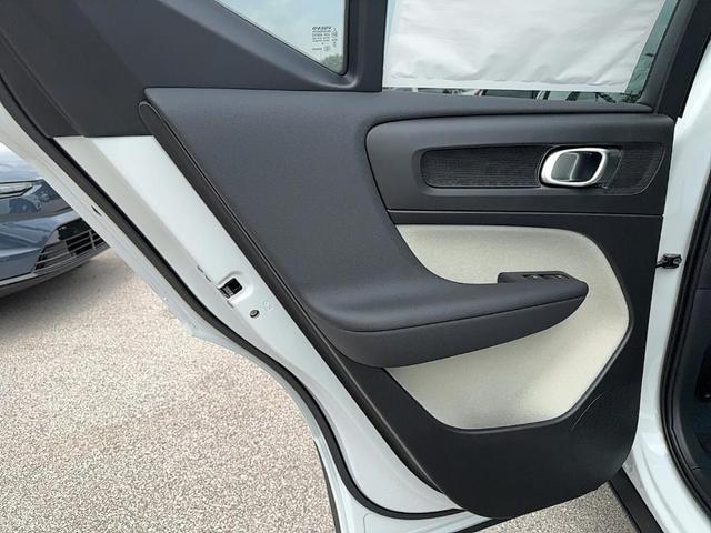 Photo of 2025 Crystal White Pearl Volvo XC40