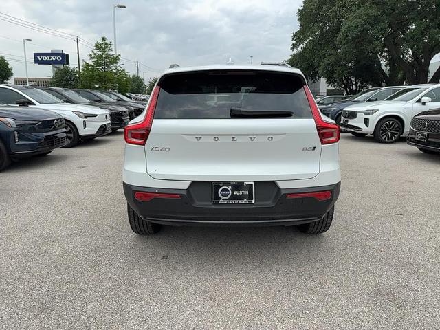 Photo of 2025 Crystal White Pearl Volvo XC40