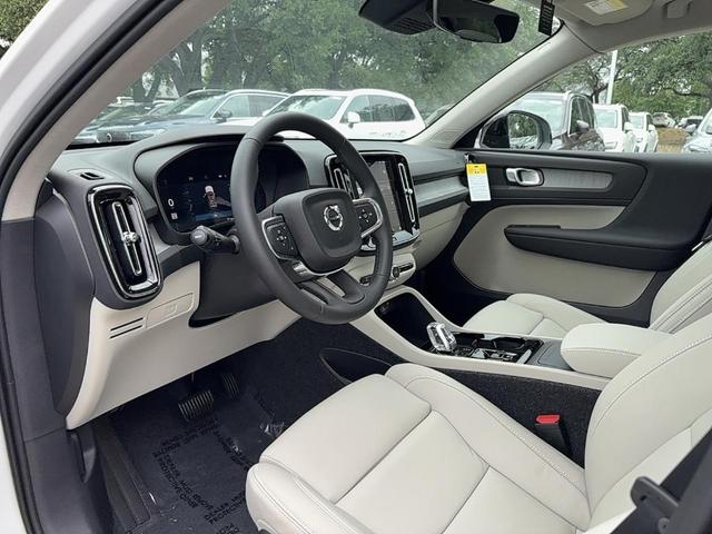 Photo of 2025 Crystal White Pearl Volvo XC40
