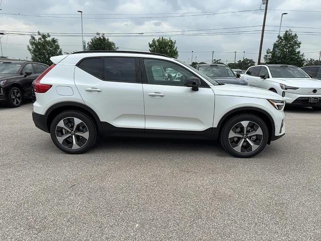 Photo of 2025 Crystal White Pearl Volvo XC40