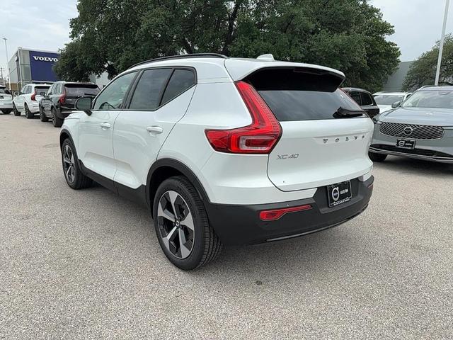 Photo of 2025 Crystal White Pearl Volvo XC40