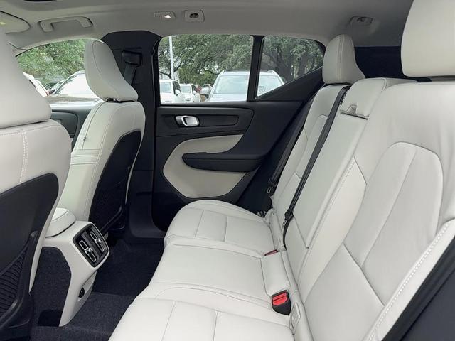 Photo of 2025 Crystal White Pearl Volvo XC40