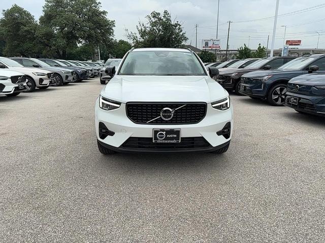 Photo of 2025 Crystal White Pearl Volvo XC40