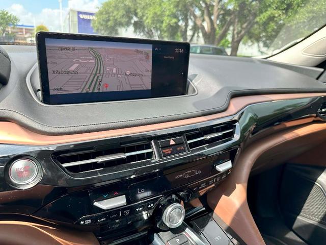 Photo of 2024 Platinum White Acura MDX