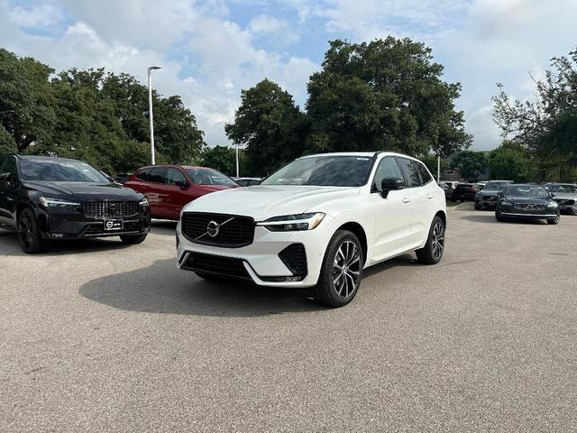 Photo of 2025 Crystal White Volvo XC60