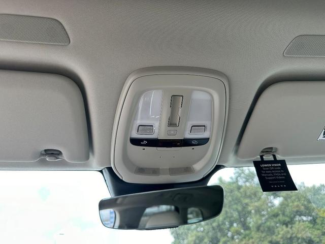 Photo of 2025 Crystal White Volvo XC60