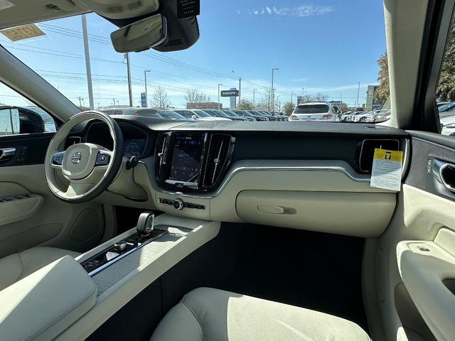 Photo of 2025 Onyx Black Volvo XC60
