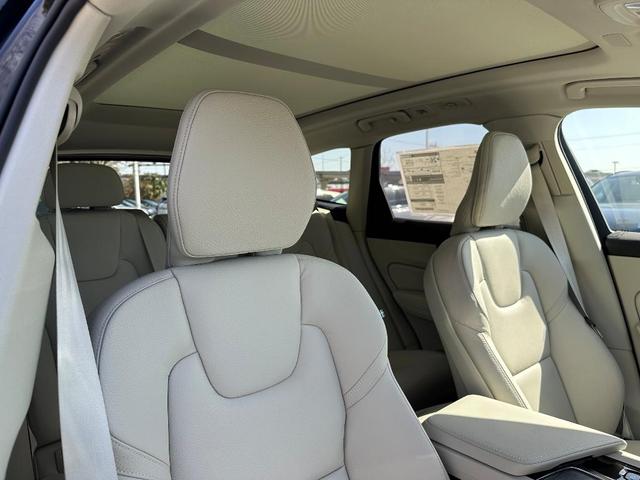 Photo of 2025 Onyx Black Volvo XC60