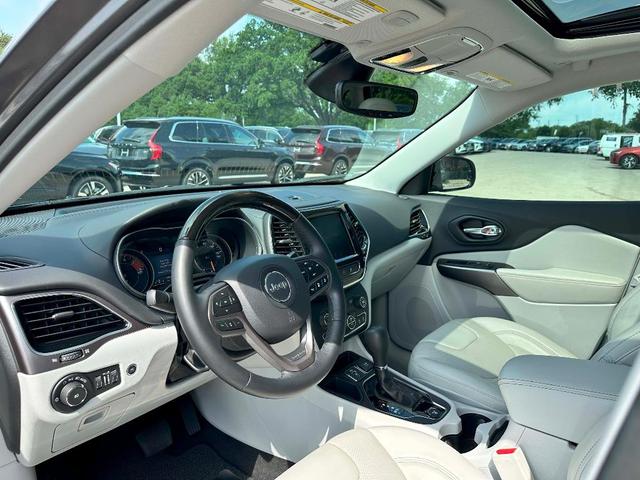 Photo of 2019 Granite Crystal Clearcoat Metallic Jeep Cherokee