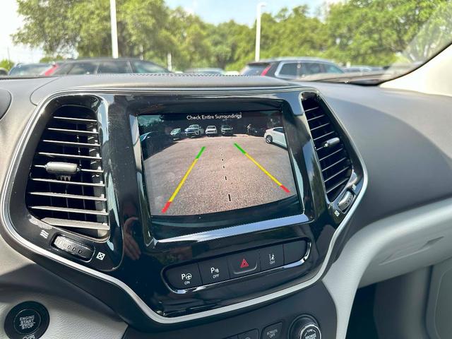Photo of 2019 Granite Crystal Clearcoat Metallic Jeep Cherokee