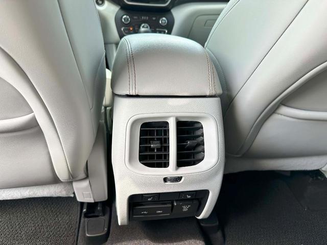 Photo of 2019 Granite Crystal Clearcoat Metallic Jeep Cherokee