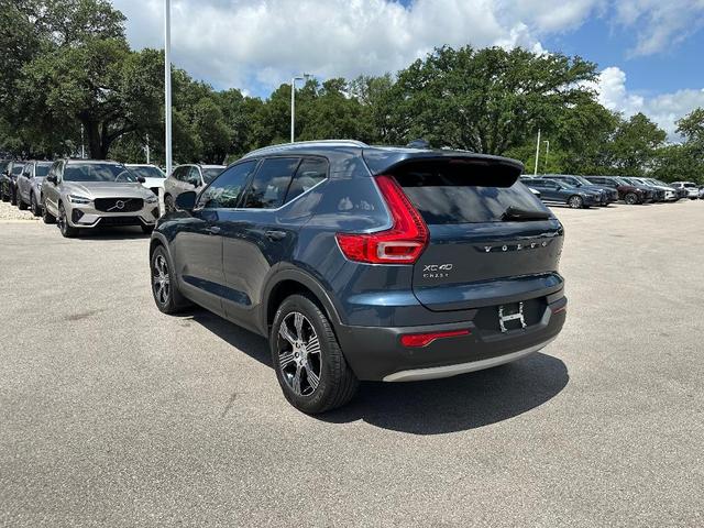 Photo of 2022 Denim Blue Volvo XC40