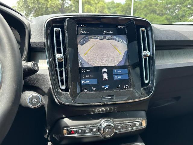 Photo of 2022 Denim Blue Volvo XC40