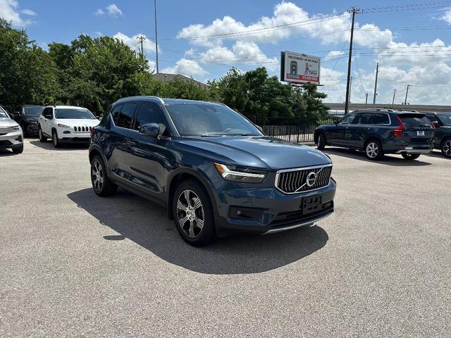 Photo of 2022 Denim Blue Volvo XC40
