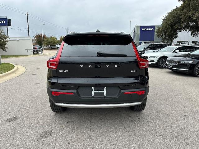 Photo of 2025 Onyx Black Volvo XC40