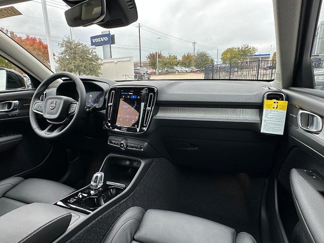 Photo of 2025 Onyx Black Volvo XC40