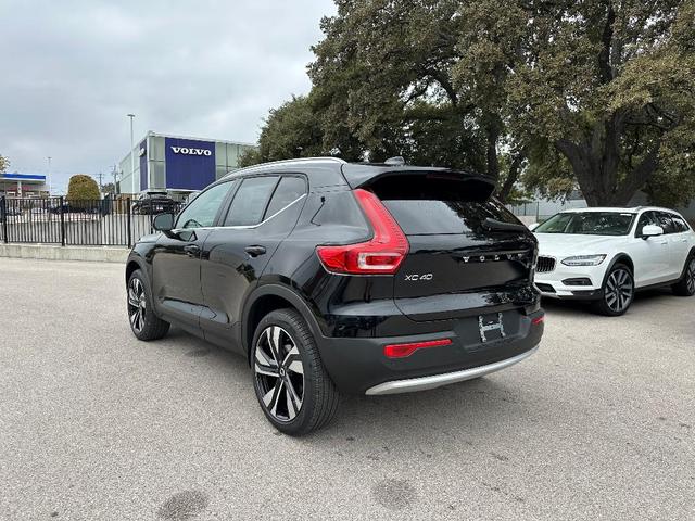 Photo of 2025 Onyx Black Volvo XC40
