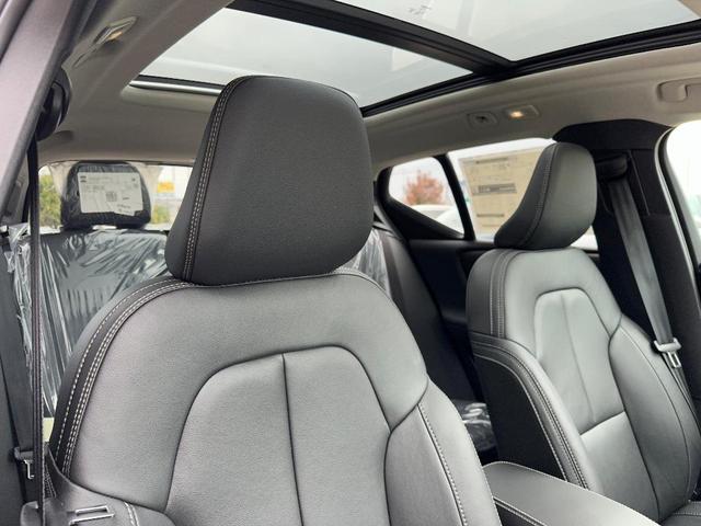 Photo of 2025 Onyx Black Volvo XC40