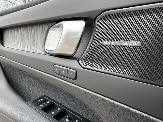 Photo of 2025 Onyx Black Volvo XC40