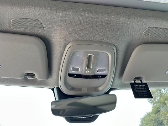 Photo of 2025 Onyx Black Volvo XC40