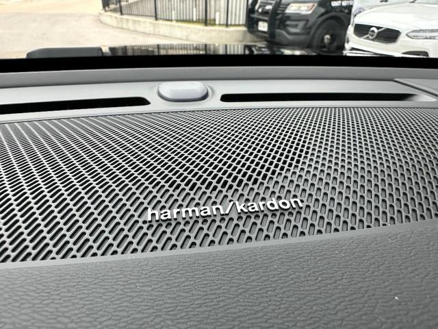 Photo of 2025 Onyx Black Volvo XC40