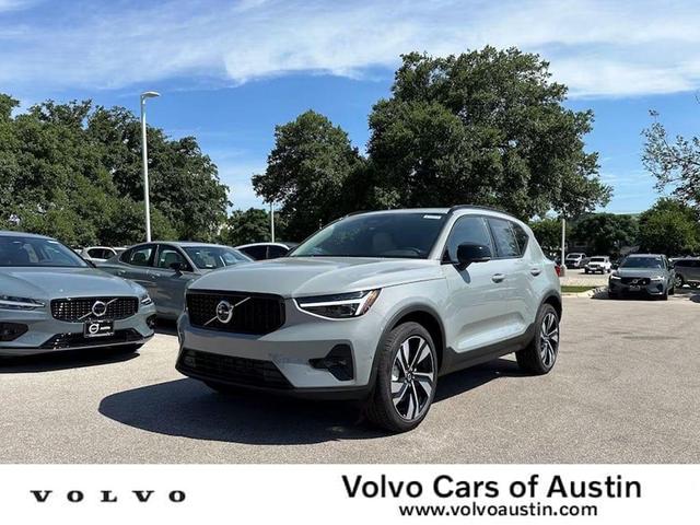 2025 Volvo XC40