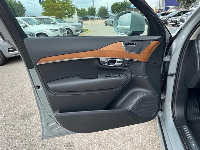 Photo of 2025 Vapour Gray Volvo XC90 Plug-In Hybrid