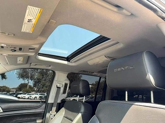 Photo of 2019 Onyx Black GMC Yukon XL