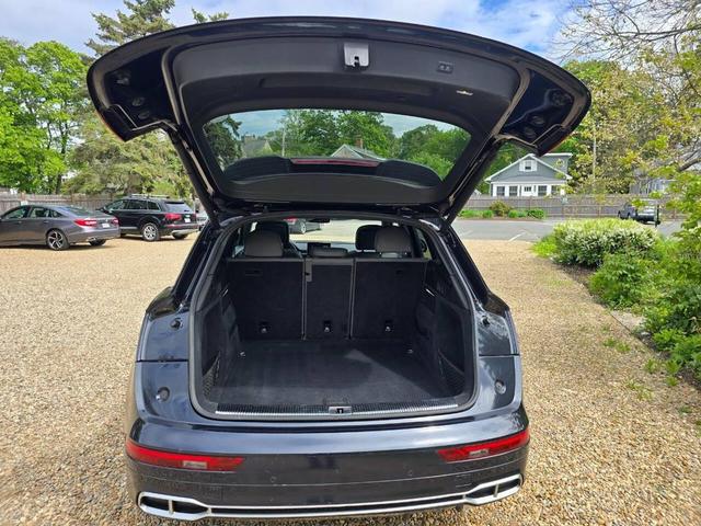 Photo of 2018 Blue Audi SQ5