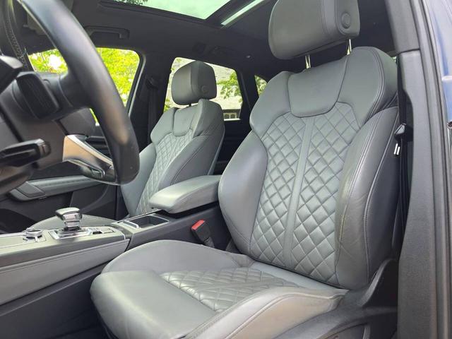 Photo of 2018 Blue Audi SQ5
