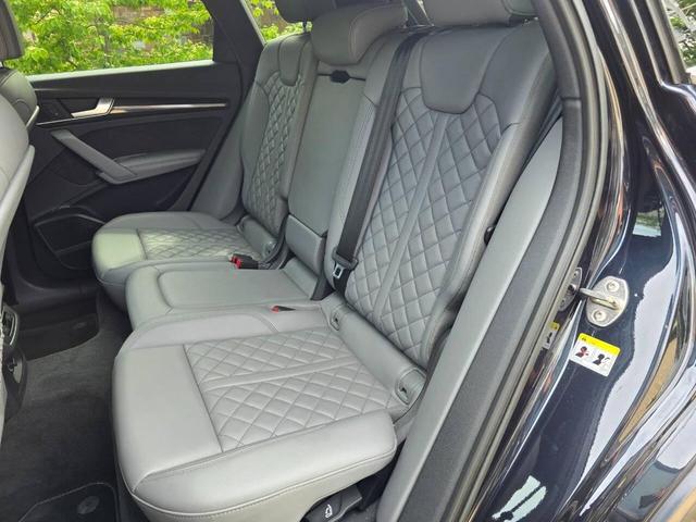 Photo of 2018 Blue Audi SQ5