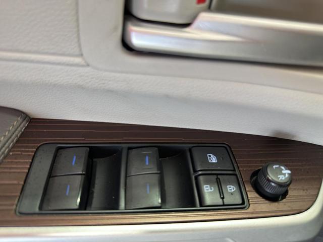 Photo of 2022 Wind Chill Pearl Toyota Sienna